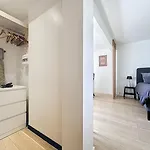 Pleasant Old And Comfortable Little House *