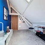 Pleasant Old And Comfortable Little House *