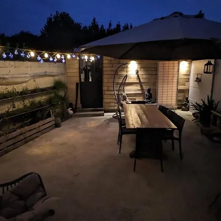 Pleasant Old And Comfortable Little House *