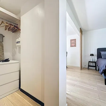 Pleasant Old And Comfortable Little House *