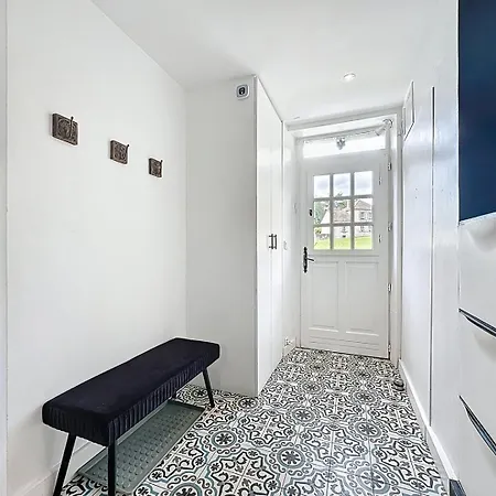 펜션 Pleasant Old And Comfortable Little House