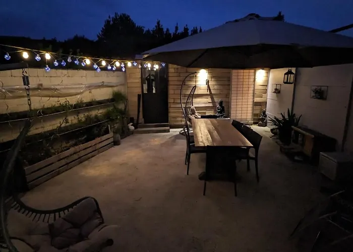 Pleasant Old And Comfortable Little House *