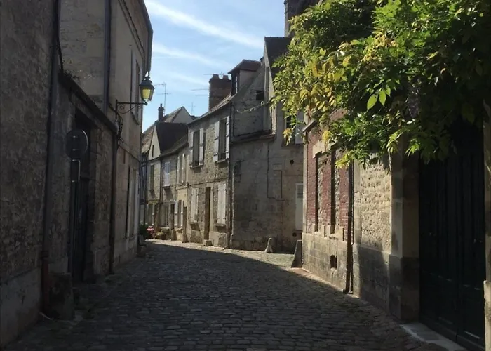 Pleasant Old And Comfortable Little House Hébergement de vacances