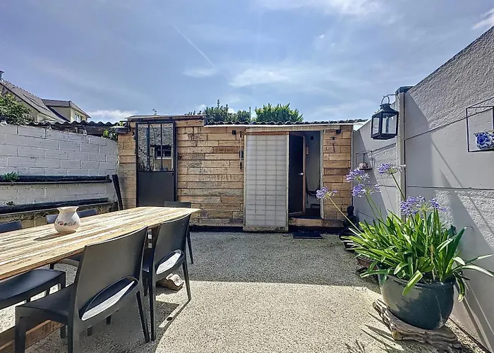 Pleasant Old And Comfortable Little House Apremont (Oise)