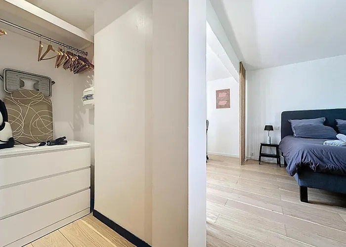 Pleasant Old And Comfortable Little House *