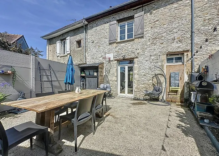 Hébergement de vacances Pleasant Old And Comfortable Little House