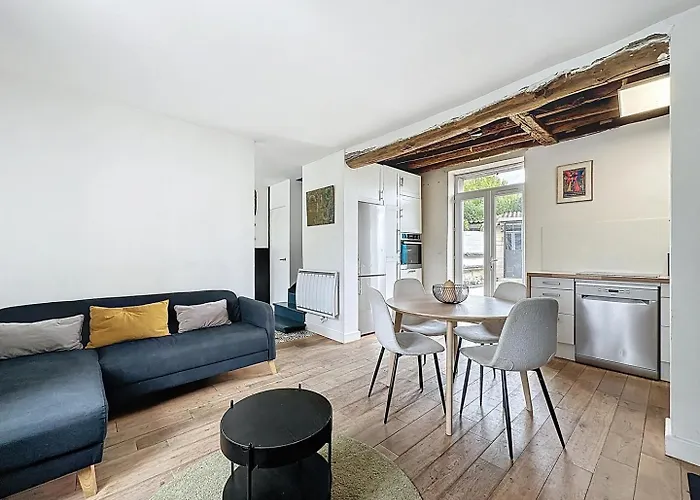 Pleasant Old And Comfortable Little House Hébergement de vacances